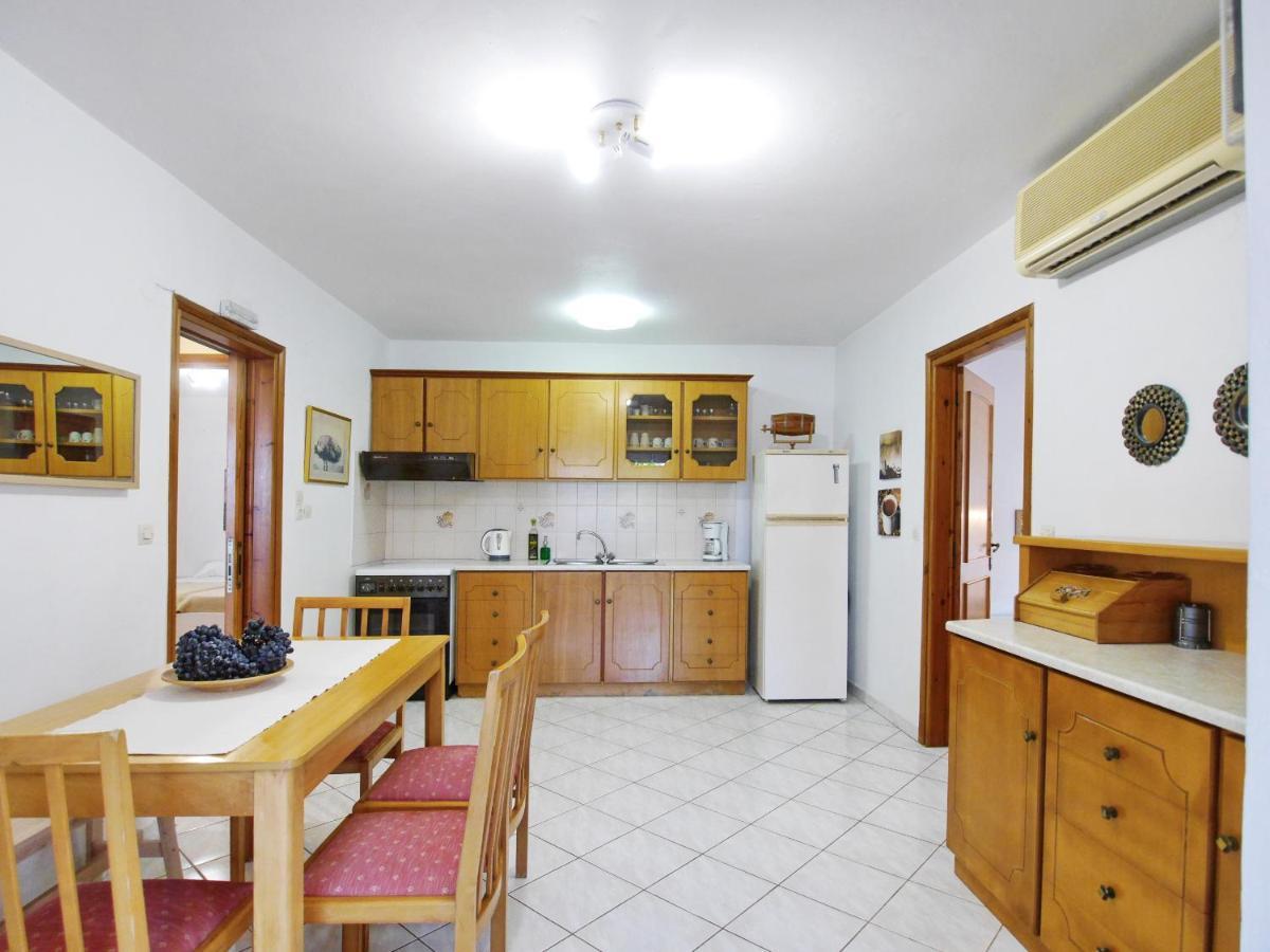 Rouladina Apartments Stalos Bagian luar foto